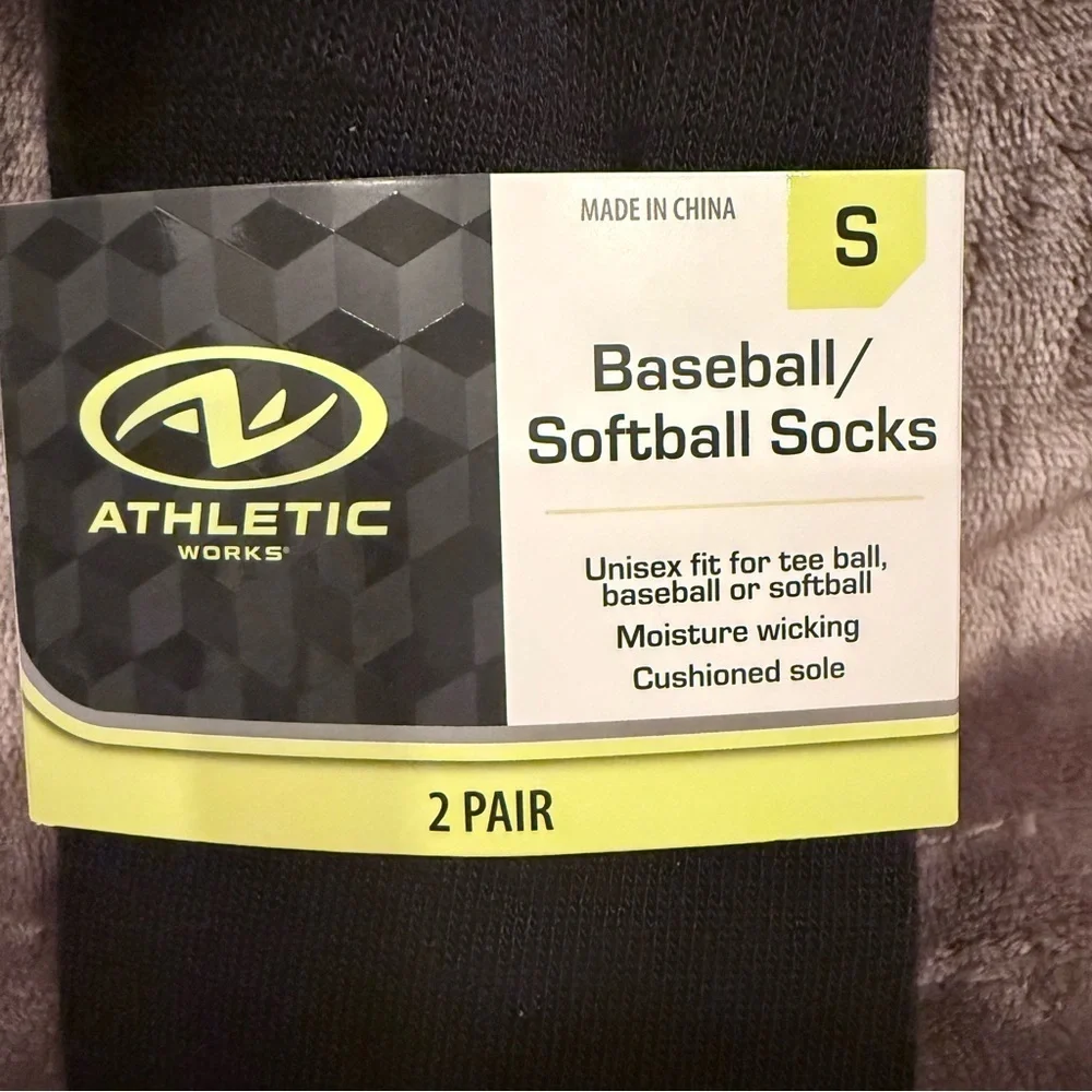 Athletic Works Youth size small 2-pk. Black baseball/ softball unisex socks